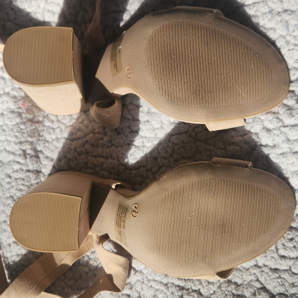 Women's Lulu's Suede Lace Up Heels Size 8 - Picture 2 of 7